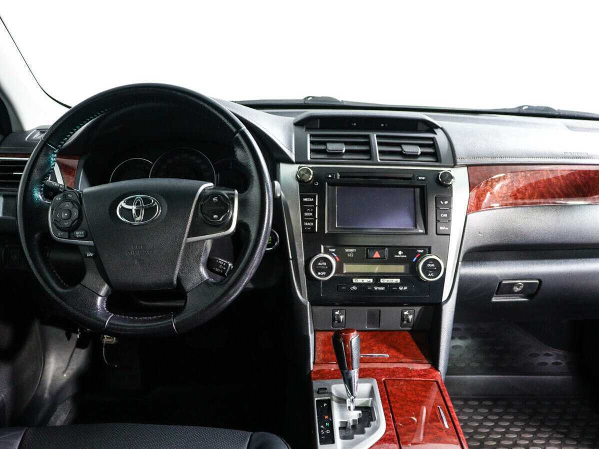 Toyota Camry с пробегом — 2014 год. Фото: #11