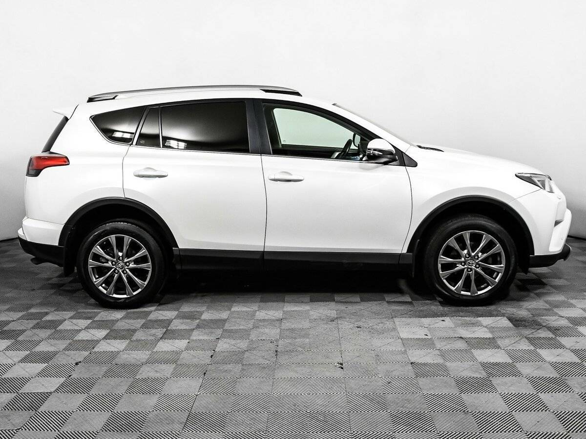 Toyota RAV4 с пробегом — 2019 год. Фото: #3