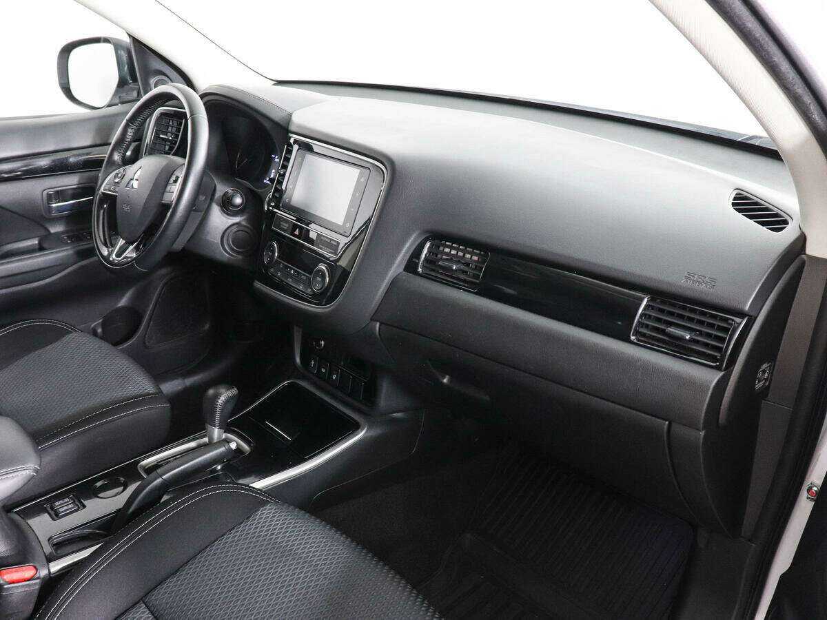 Mitsubishi Outlander с пробегом — 2019 год. Фото: #9