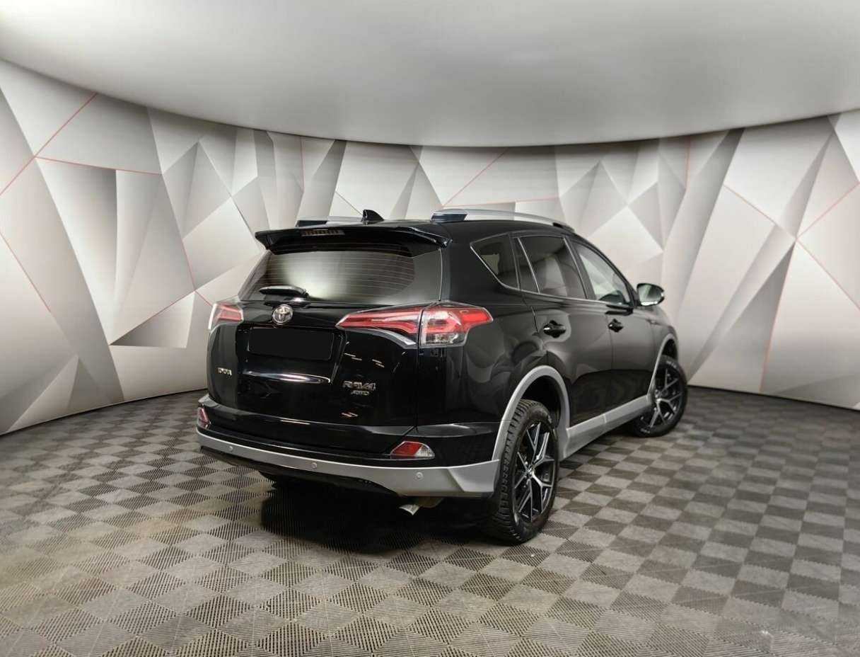 Toyota RAV4 с пробегом — 2017 год. Фото: #1