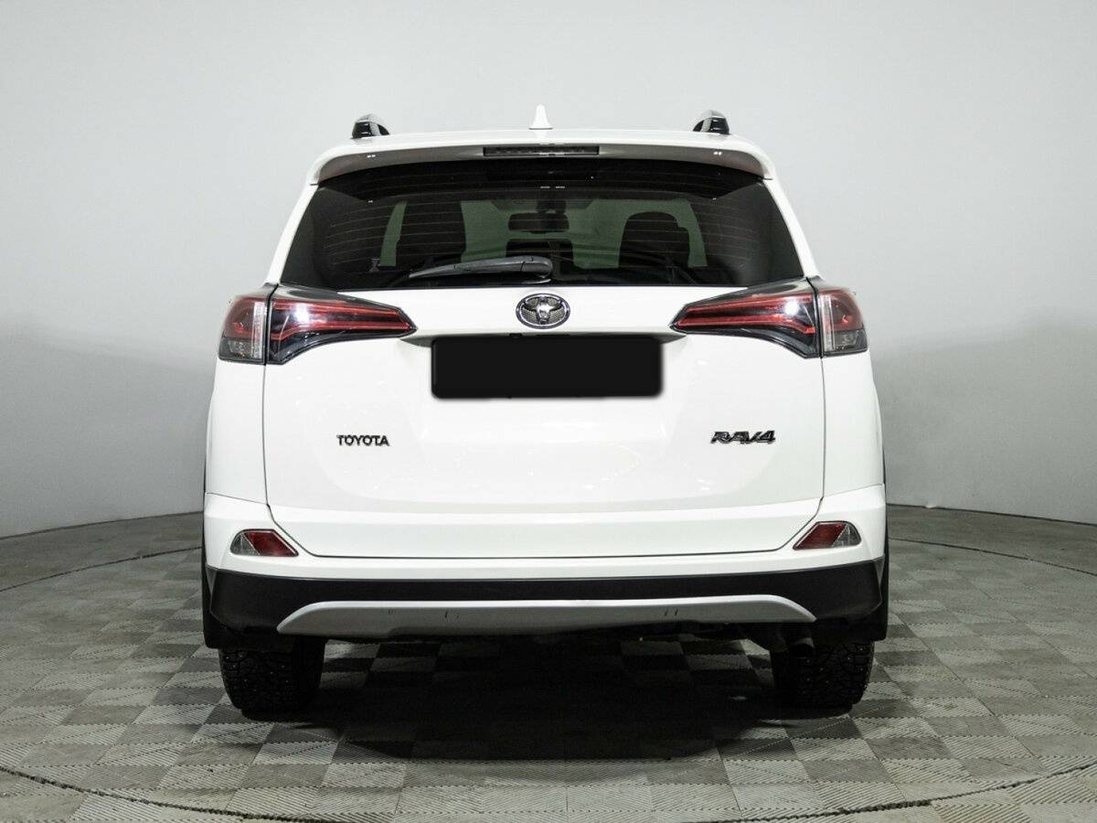 Toyota RAV4 с пробегом — 2016 год. Фото: #4