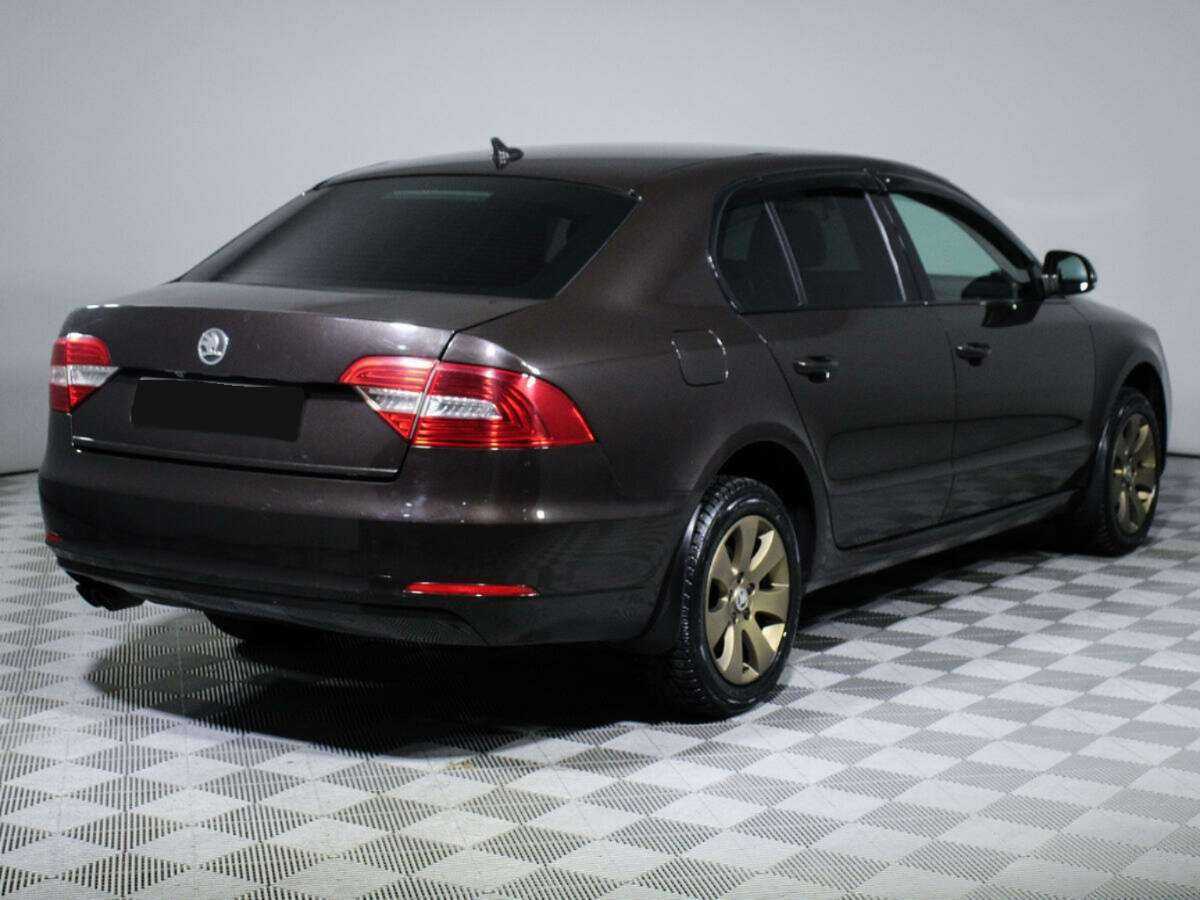 Skoda Superb с пробегом — 2014 год. Фото: #3