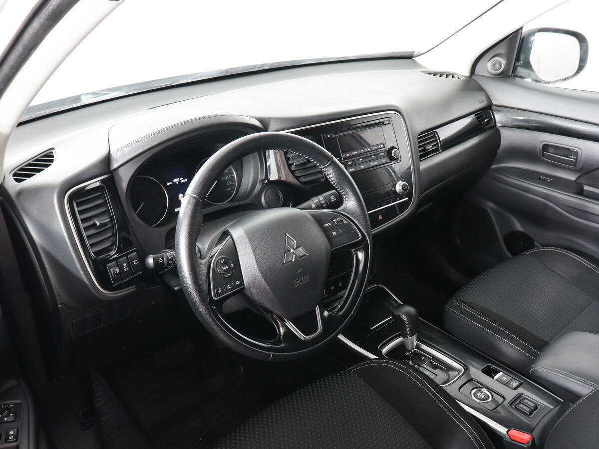 Mitsubishi Outlander с пробегом — 2022 год. Фото: #6