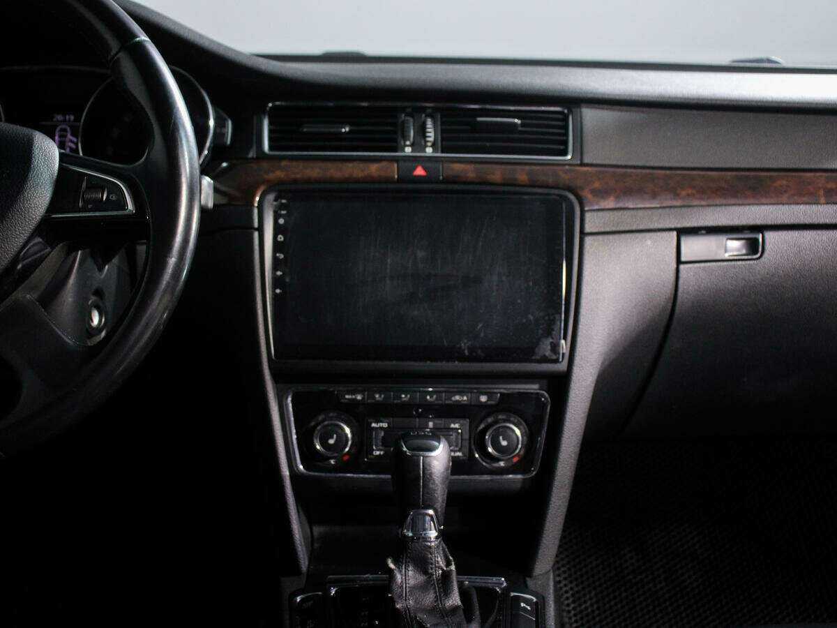 Skoda Superb с пробегом — 2014 год. Фото: #11