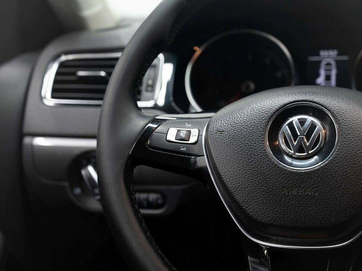Volkswagen Jetta с пробегом — 2016 год. Фото: #13