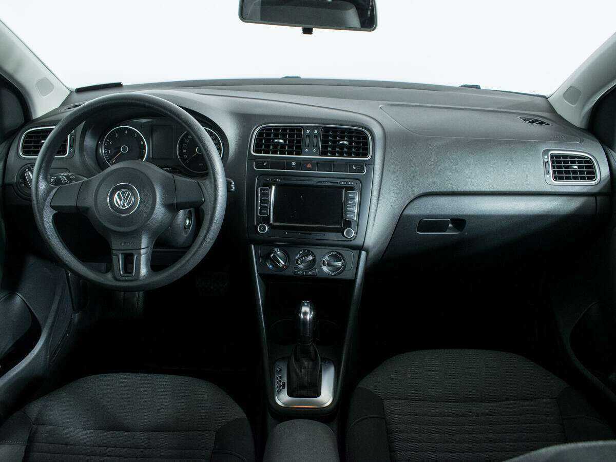 Volkswagen Polo с пробегом — 2012 год. Фото: #11