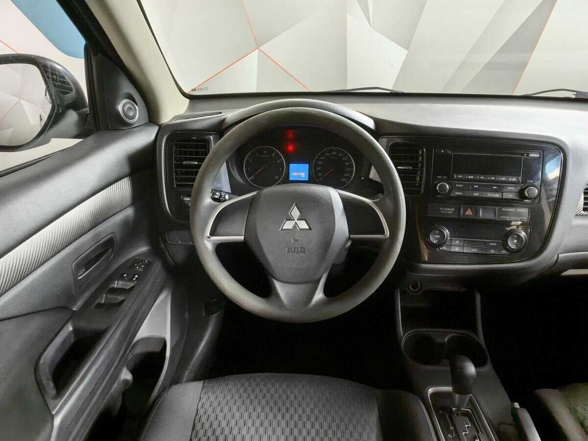 Mitsubishi Outlander с пробегом — 2014 год. Фото: #14