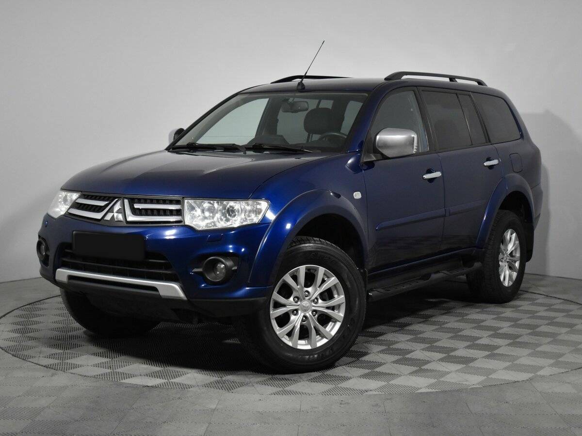 Mitsubishi Pajero Sport с пробегом — 2015 год. Фото: #0