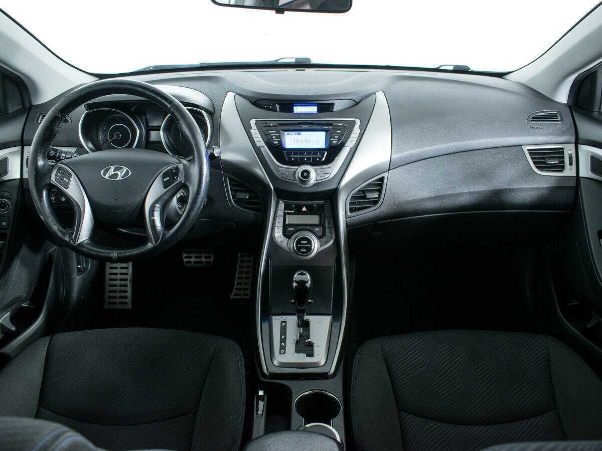 Hyundai Elantra с пробегом — 2013 год. Фото: #11
