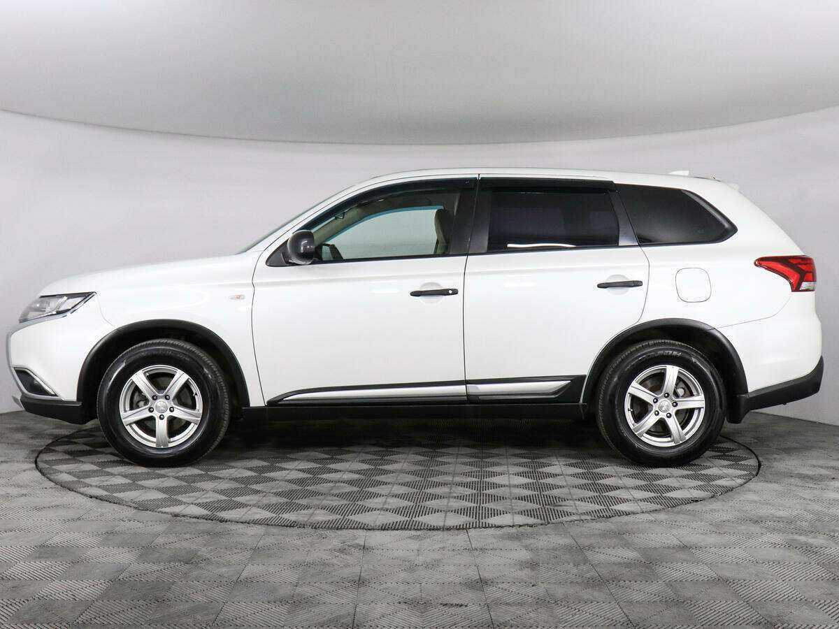 Mitsubishi Outlander с пробегом — 2017 год. Фото: #7