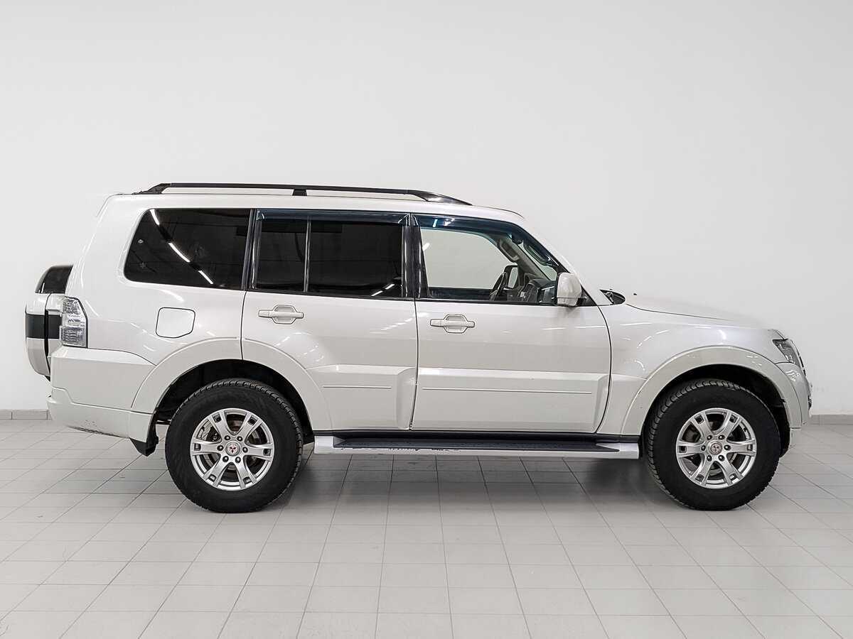 Mitsubishi Pajero с пробегом — 2015 год. Фото: #3