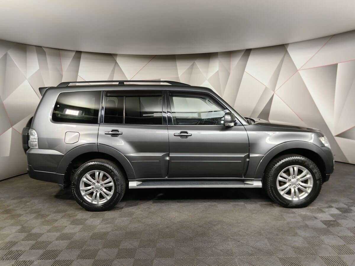 Mitsubishi Pajero с пробегом — 2015 год. Фото: #5