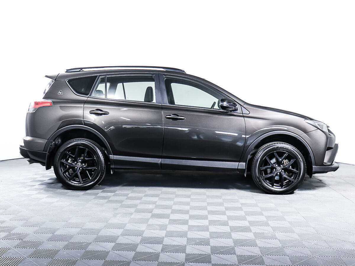 Toyota RAV4 с пробегом — 2018 год. Фото: #2
