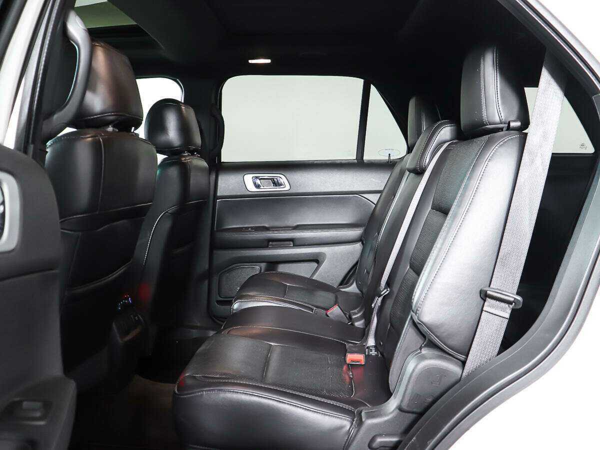 Ford Explorer с пробегом — 2012 год. Фото: #11