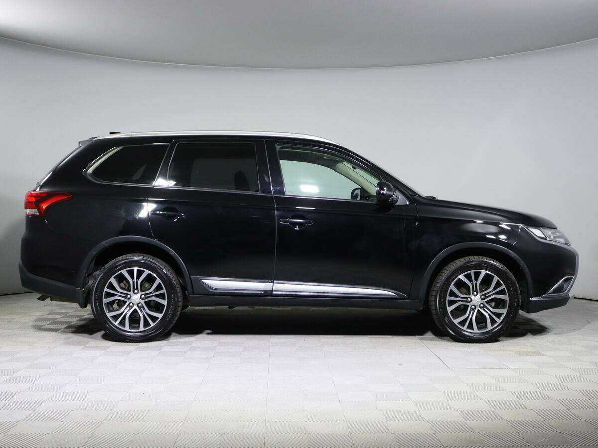 Mitsubishi Outlander с пробегом — 2018 год. Фото: #3