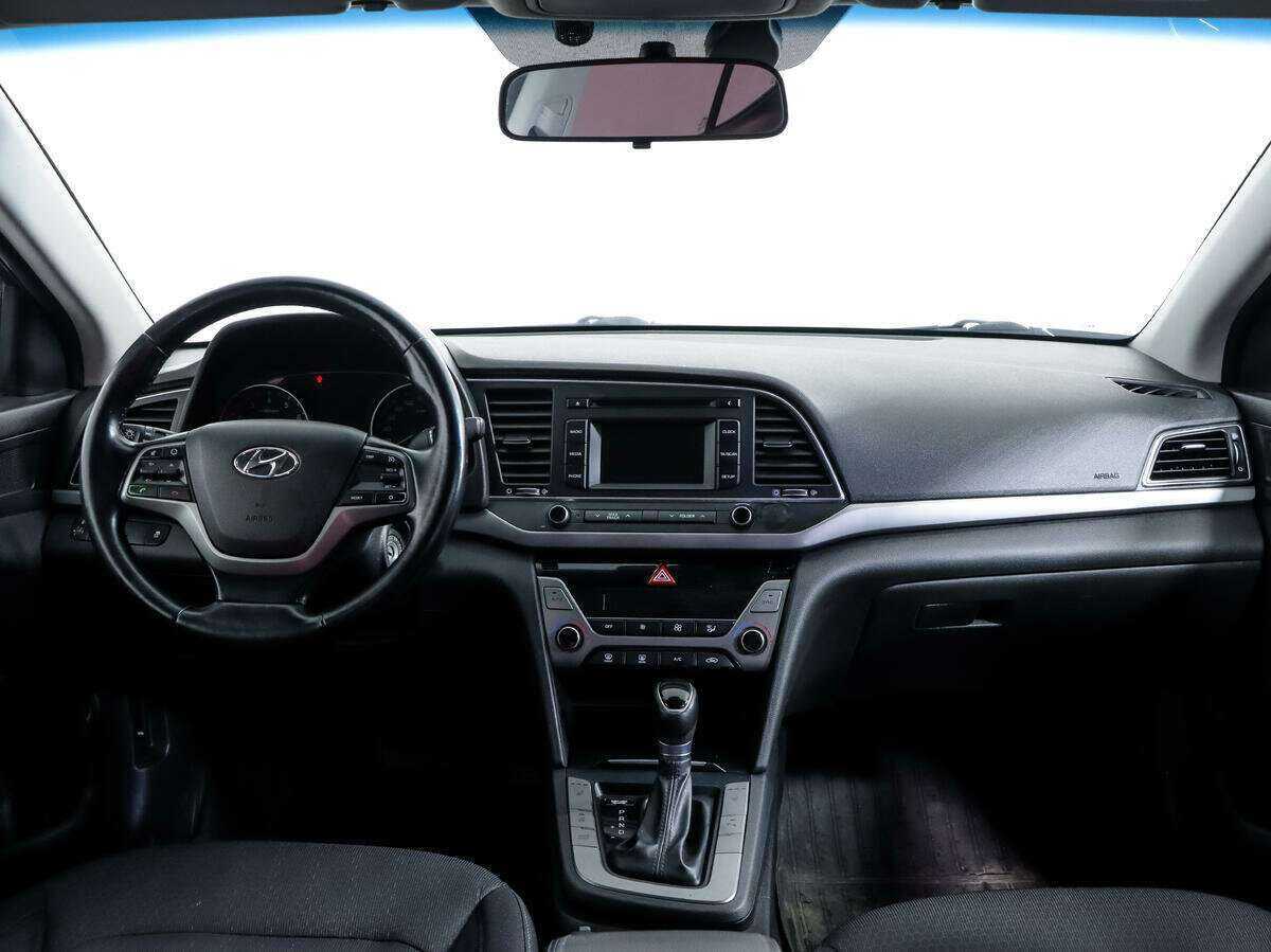 Hyundai Elantra с пробегом — 2017 год. Фото: #9
