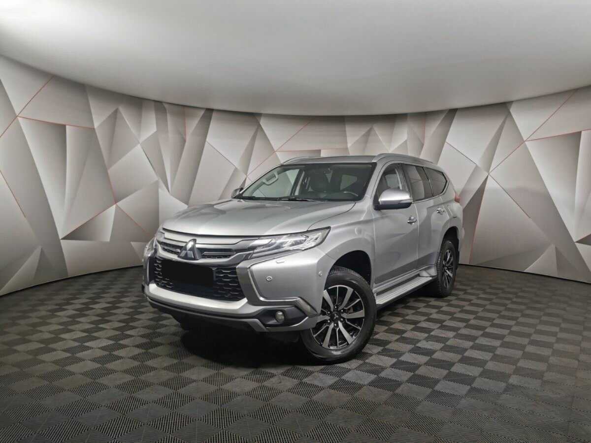 Mitsubishi Pajero Sport с пробегом — 2017 год. Фото: #0