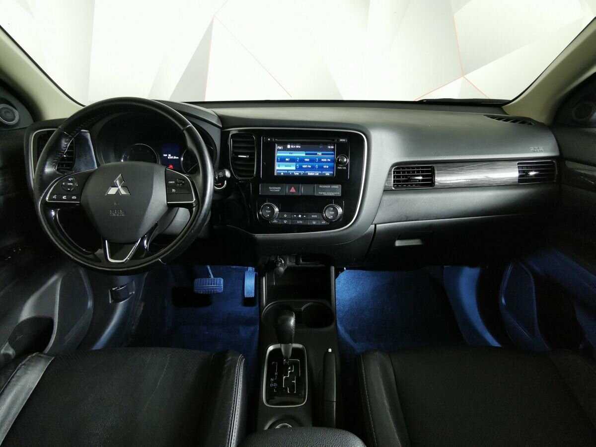 Mitsubishi Outlander с пробегом — 2016 год. Фото: #9