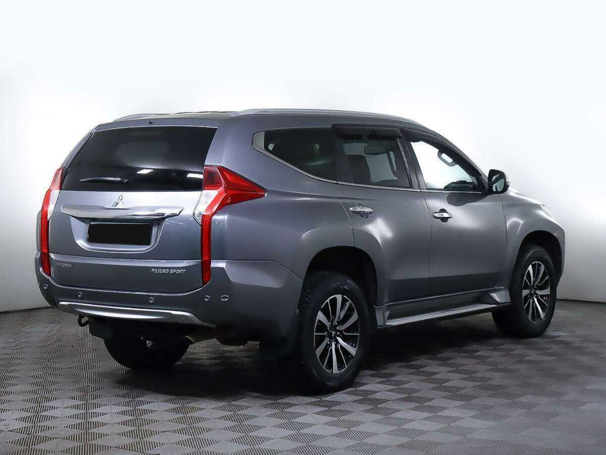 Mitsubishi Pajero Sport с пробегом — 2017 год. Фото: #3