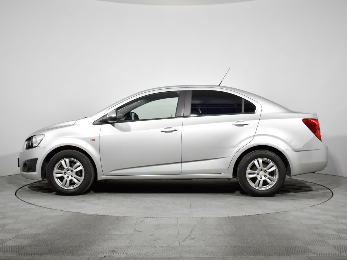 Chevrolet Aveo с пробегом — 2014 год. Фото: #7
