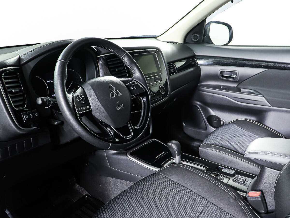 Mitsubishi Outlander с пробегом — 2020 год. Фото: #12