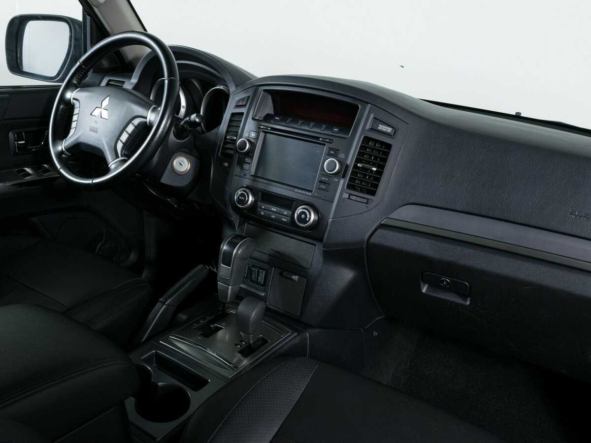 Mitsubishi Pajero с пробегом — 2012 год. Фото: #7