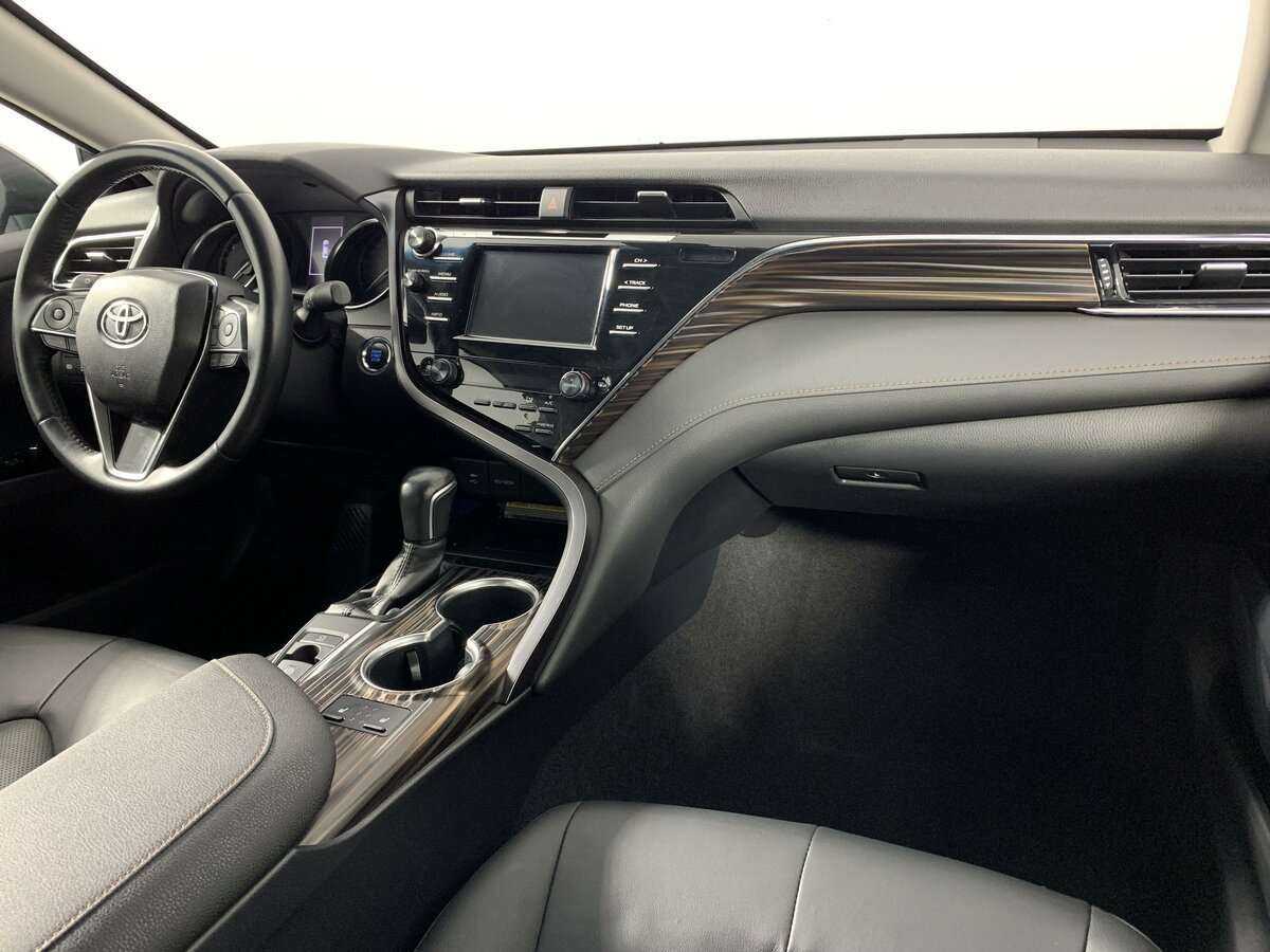 Toyota Camry с пробегом — 2019 год. Фото: #10
