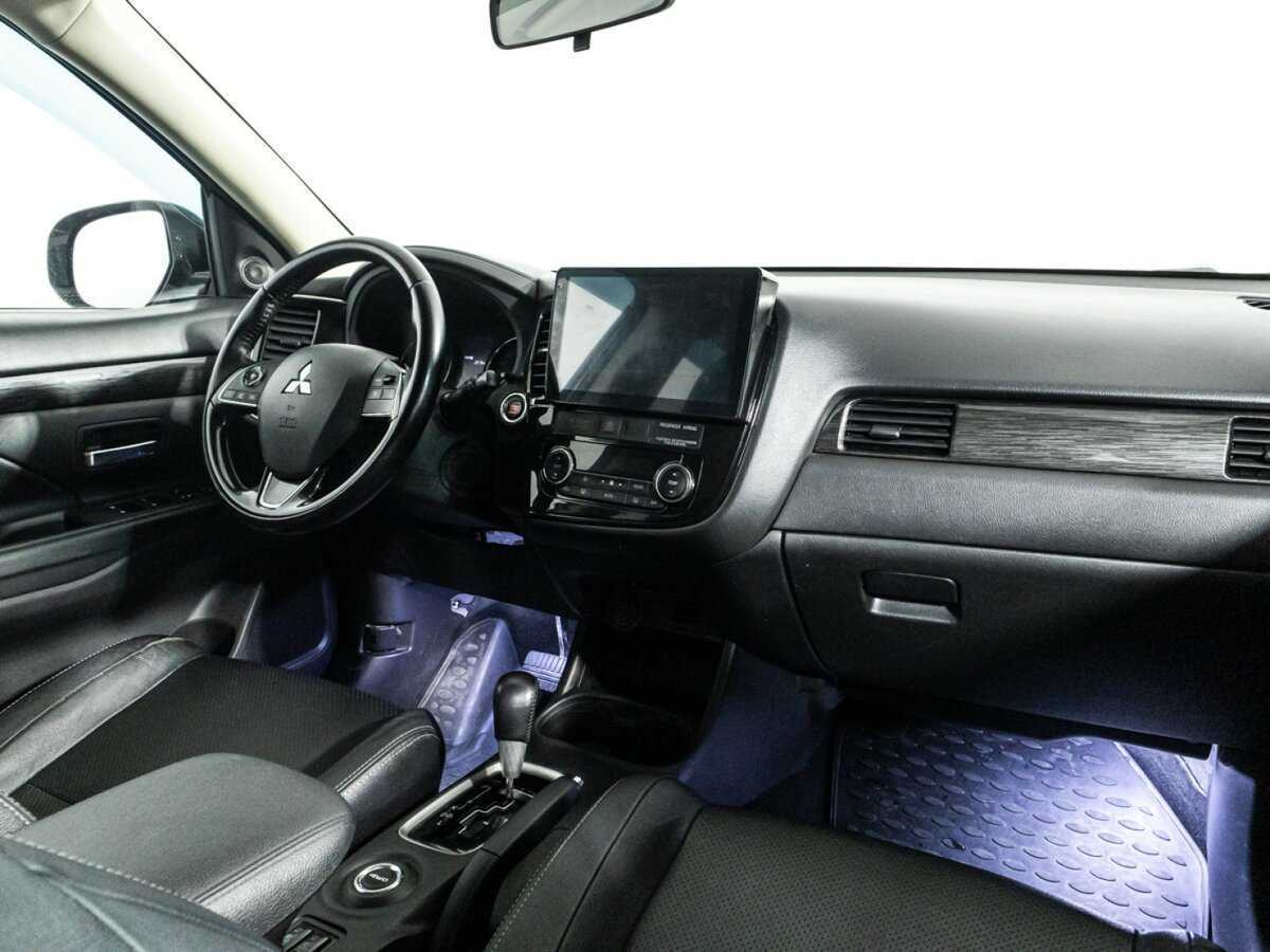 Mitsubishi Outlander с пробегом — 2016 год. Фото: #8