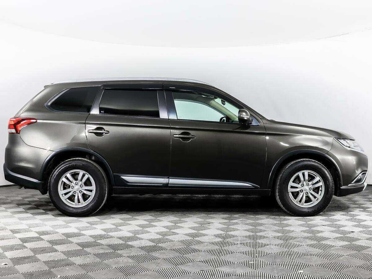 Mitsubishi Outlander с пробегом — 2018 год. Фото: #3