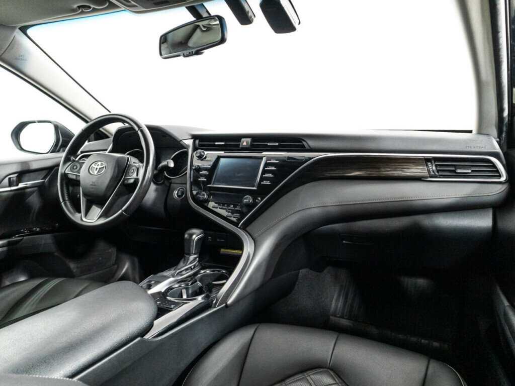 Toyota Camry с пробегом — 2018 год. Фото: #8