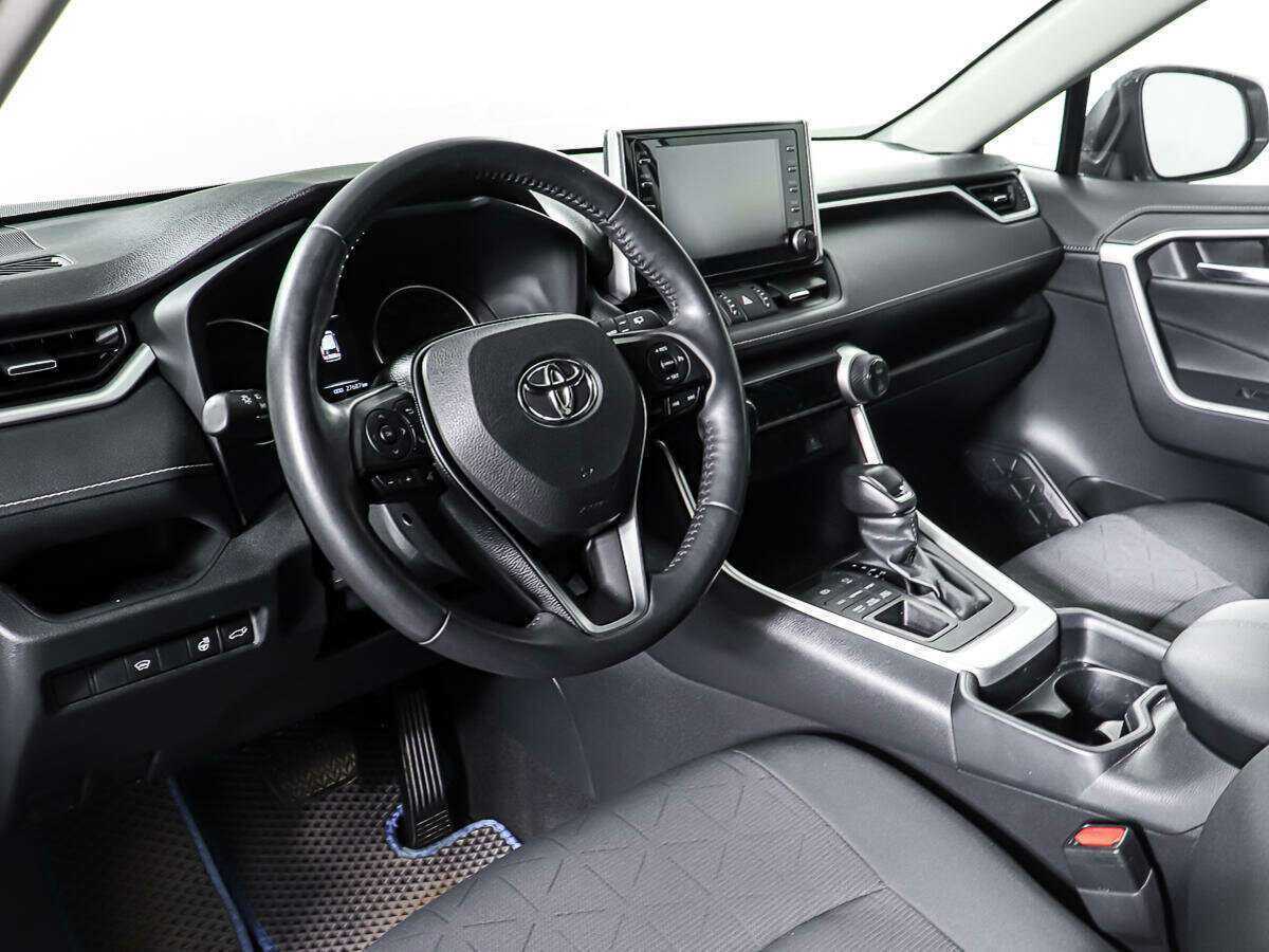 Toyota RAV4 с пробегом — 2019 год. Фото: #12