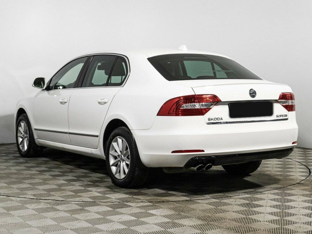 Skoda Superb с пробегом — 2013 год. Фото: #6