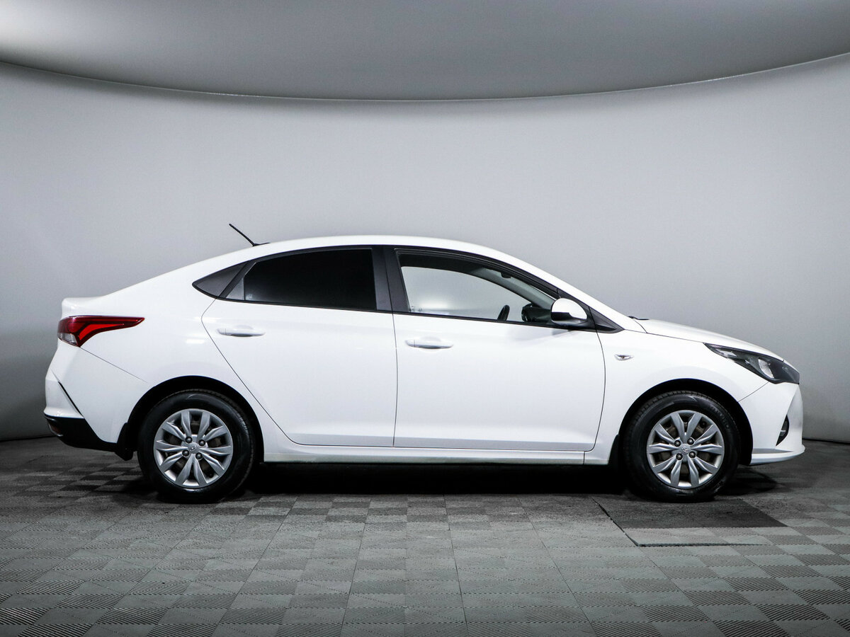 Hyundai Solaris с пробегом — 2021 год. Фото: #3