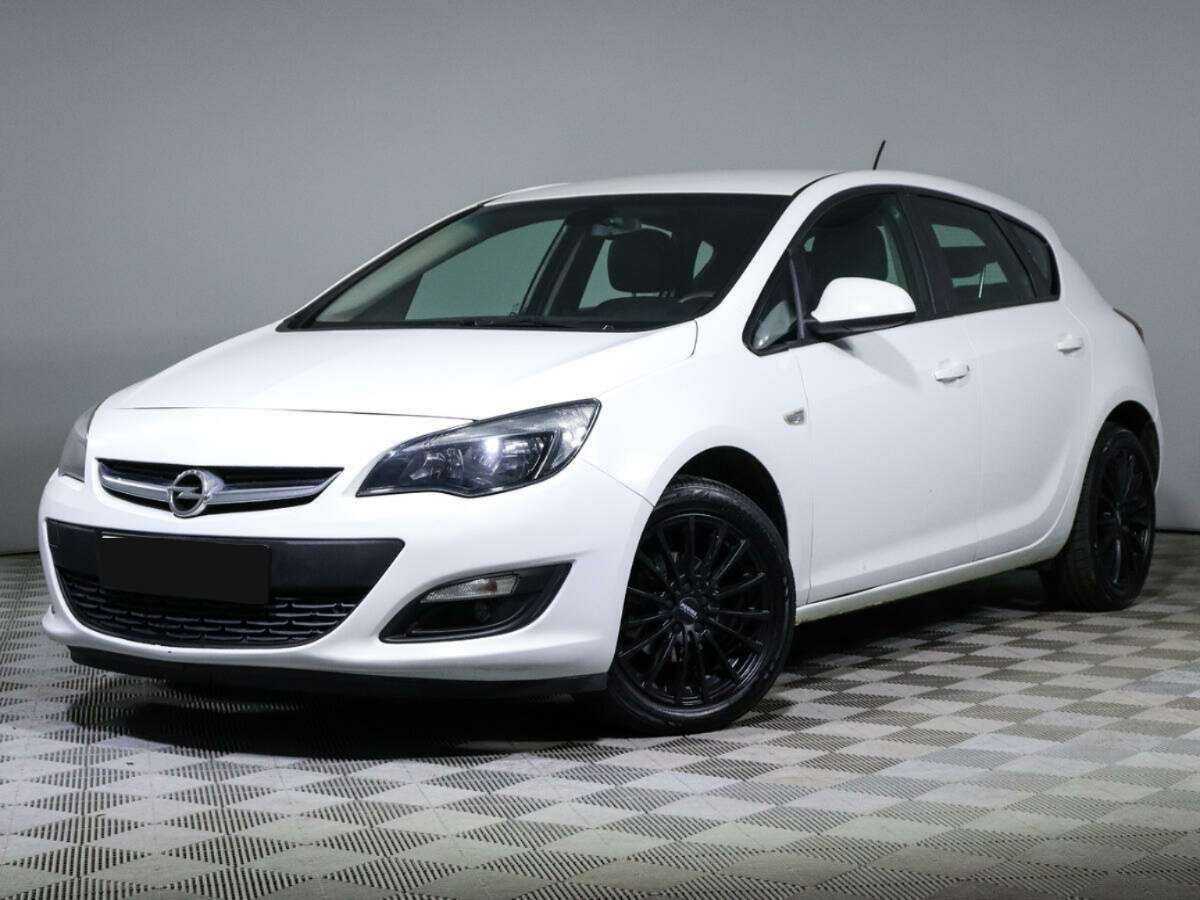 Opel Astra с пробегом — 2012 год. Фото: #0