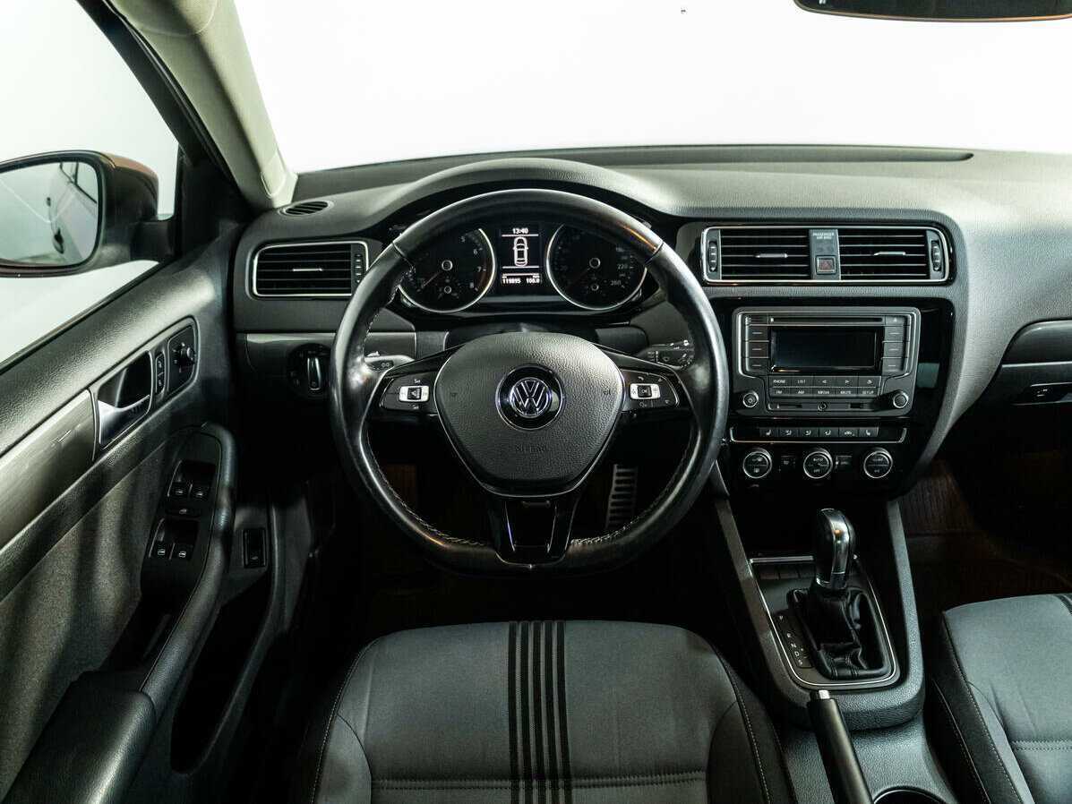 Volkswagen Jetta с пробегом — 2016 год. Фото: #11