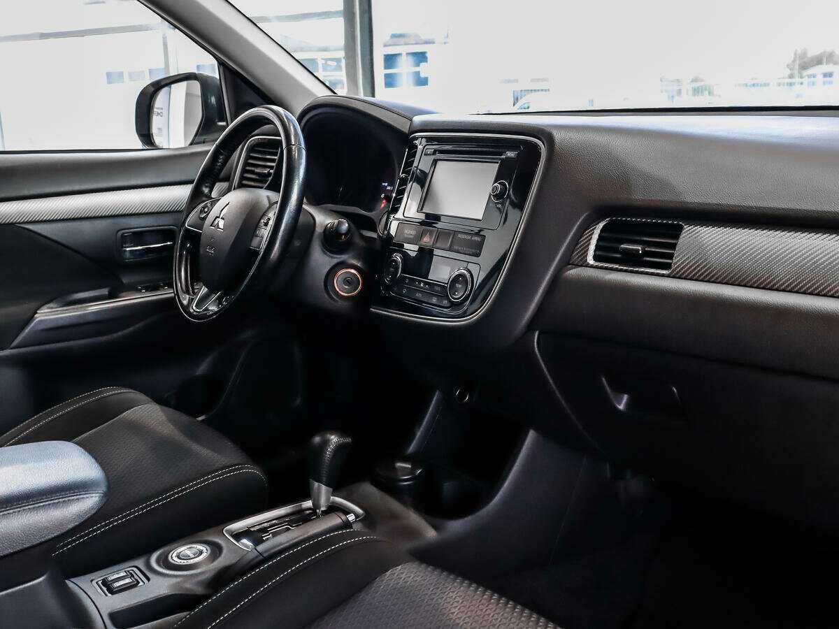 Mitsubishi Outlander с пробегом — 2016 год. Фото: #10