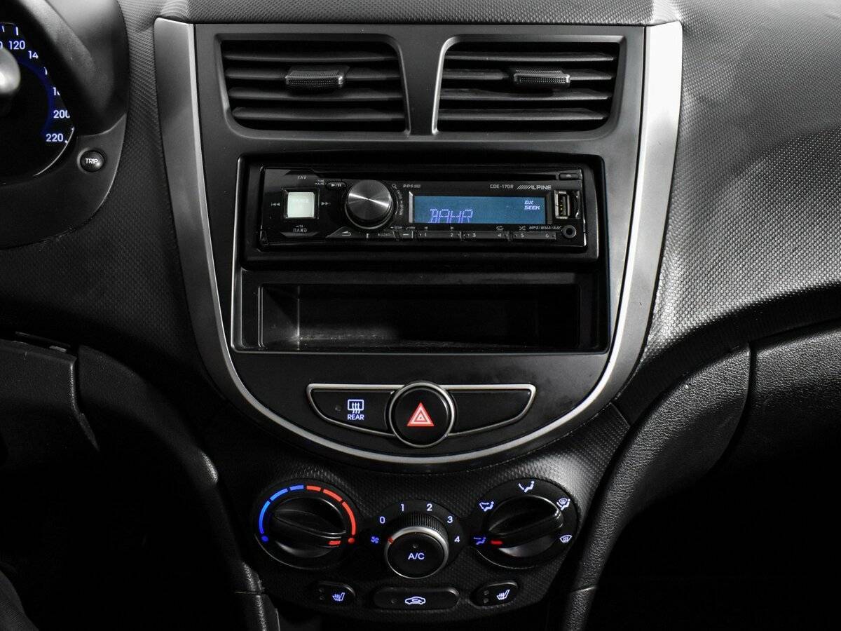 Hyundai Solaris с пробегом — 2014 год. Фото: #14