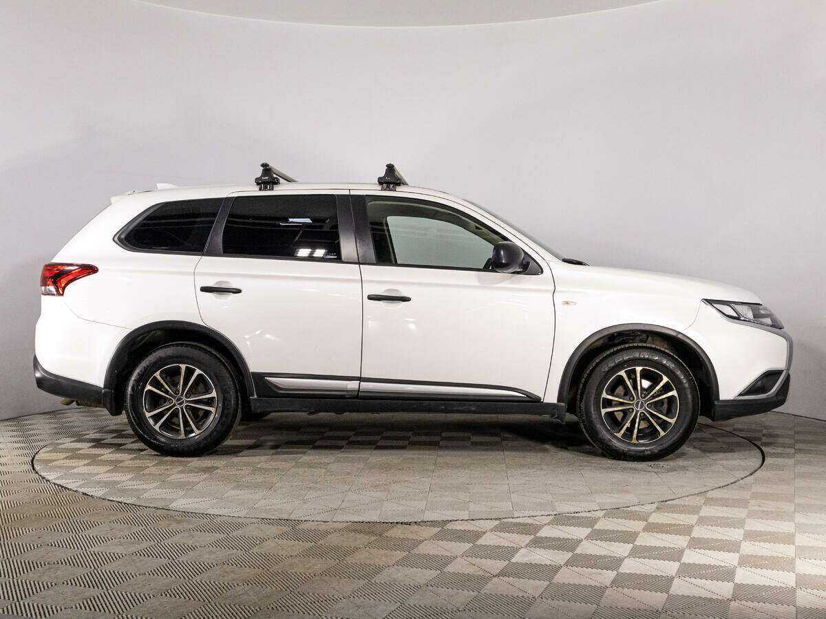 Mitsubishi Outlander с пробегом — 2020 год. Фото: #3