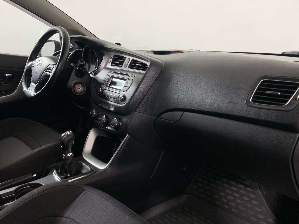 Kia Ceed с пробегом — 2014 год. Фото: #10