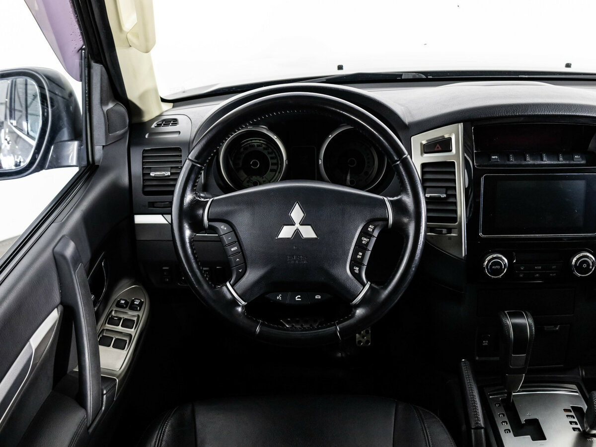 Mitsubishi Pajero с пробегом — 2017 год. Фото: #11
