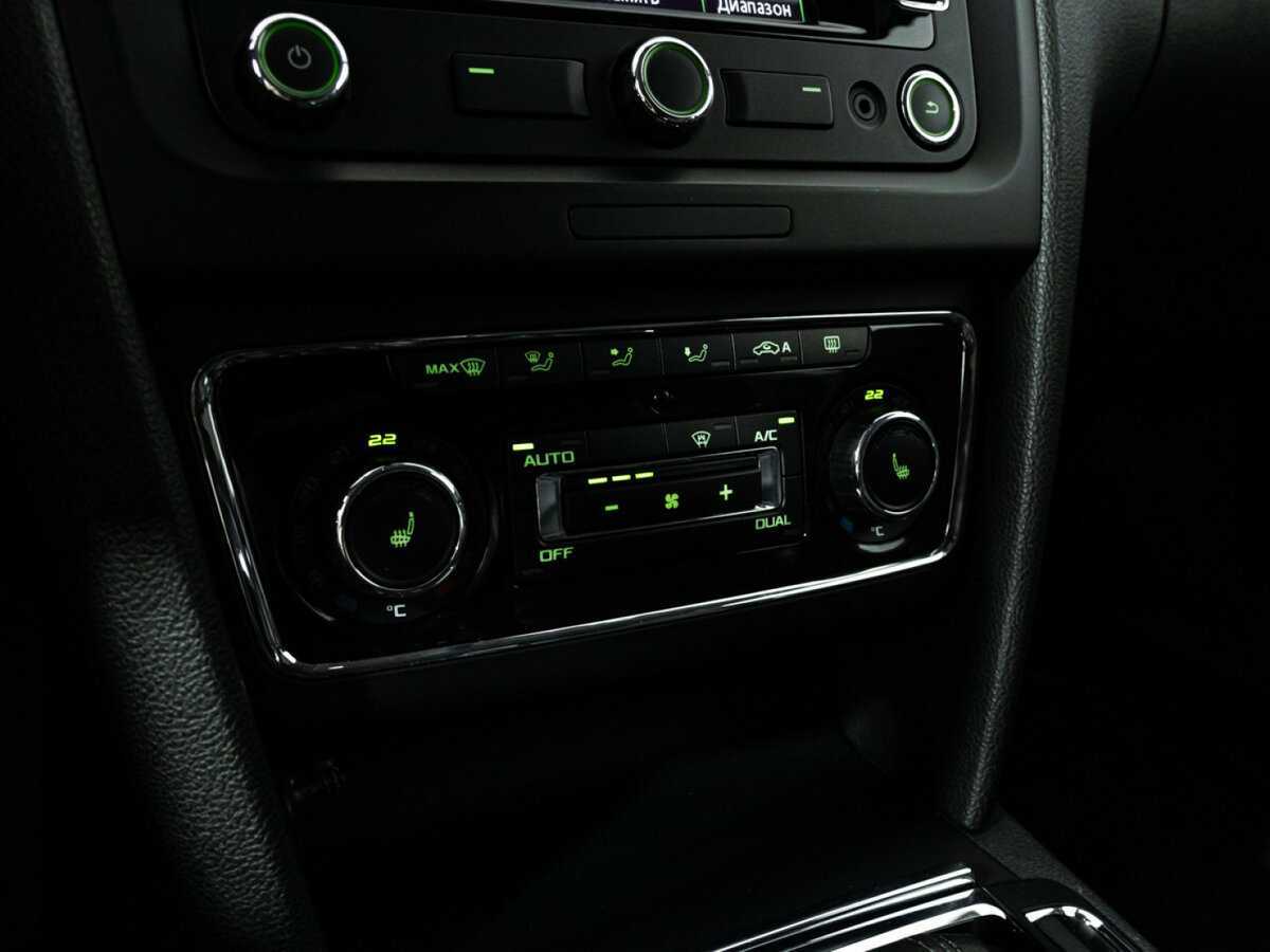 Skoda Superb с пробегом — 2013 год. Фото: #17
