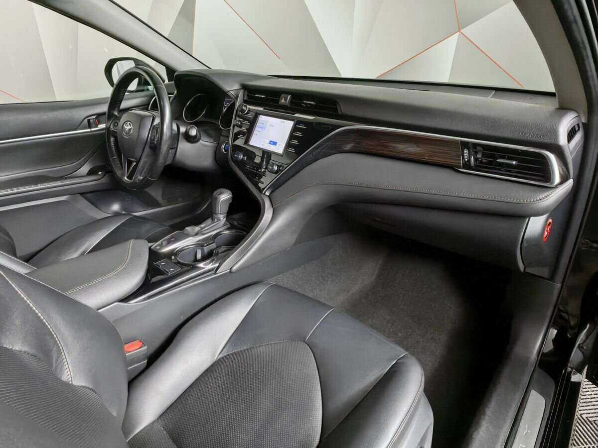 Toyota Camry с пробегом — 2019 год. Фото: #8