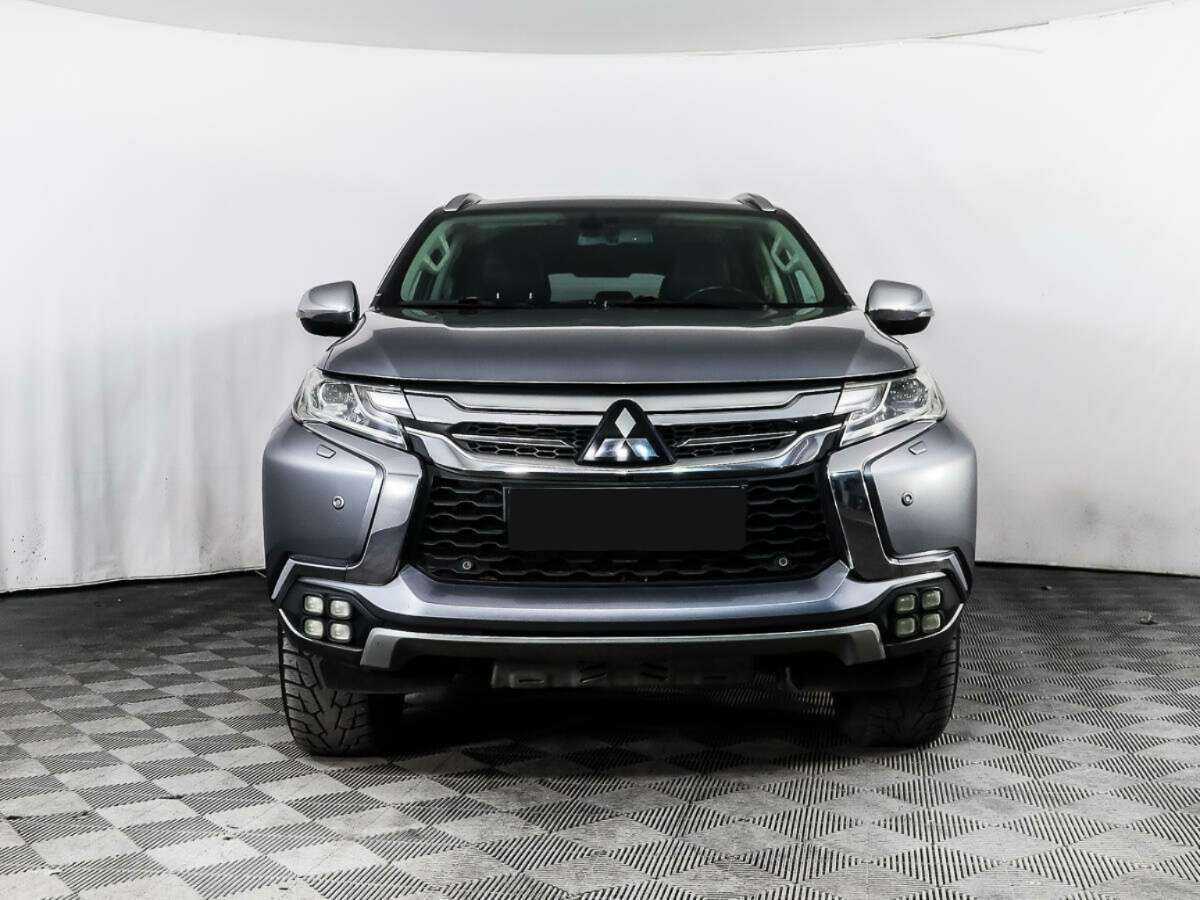 Mitsubishi Pajero Sport с пробегом — 2016 год. Фото: #1