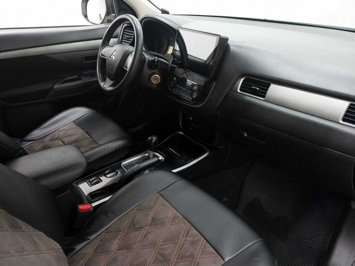 Mitsubishi Outlander с пробегом — 2018 год. Фото: #12
