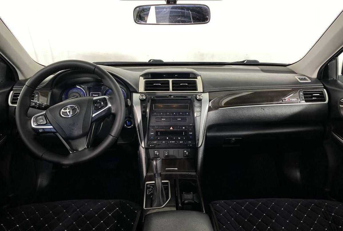Toyota Camry с пробегом — 2017 год. Фото: #10