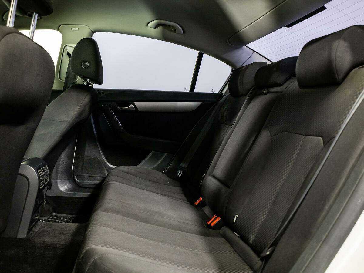 Volkswagen Passat с пробегом — 2012 год. Фото: #9