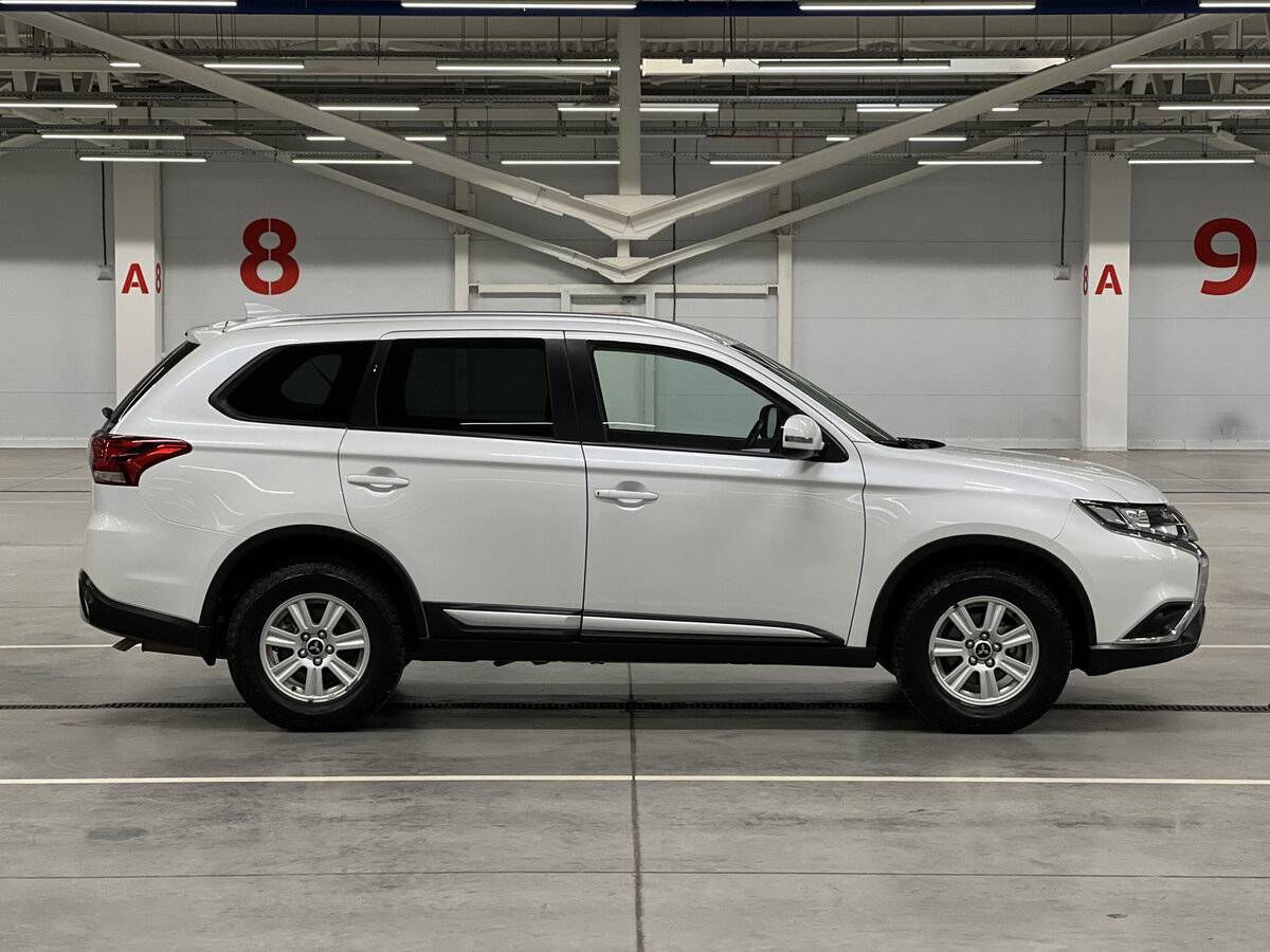 Mitsubishi Outlander с пробегом — 2021 год. Фото: #3