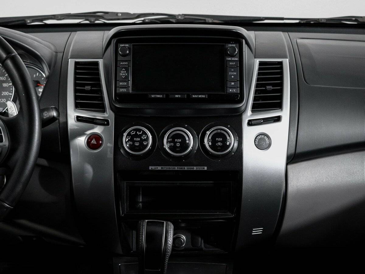 Mitsubishi Pajero Sport с пробегом — 2013 год. Фото: #12