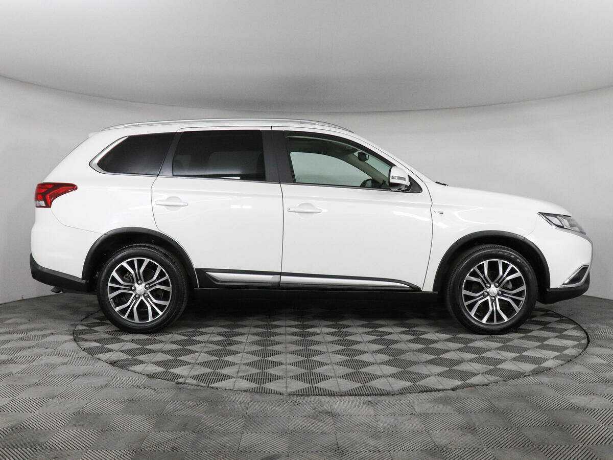 Mitsubishi Outlander с пробегом — 2018 год. Фото: #3