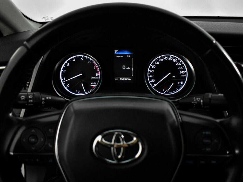 Toyota Camry с пробегом — 2018 год. Фото: #18